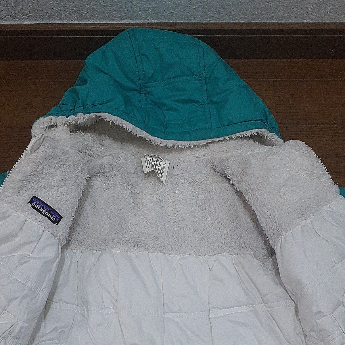 パタゴニアpatagoniaジャケットジャンパー上着キッズ4T100110usedリバーシブルエメラルドグリーン白色