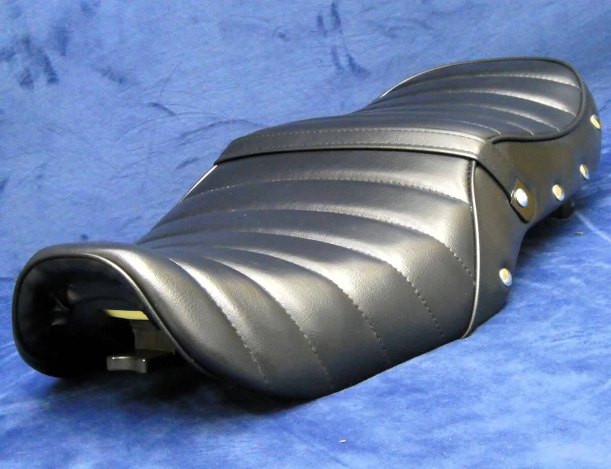 バリオス２５０ 1型 黒皮ボタン タックロールシート/鋲 ZR250Aレザー バリウス250完成品 タックロールシート 外装 リベット BEETキジマ の画像1