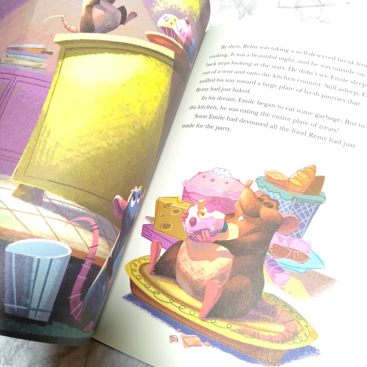 洋書 オールカラー ディズニー&ピクサー絵本 5-Minute Disney・Pixar Stories カーズ・ファイティングニモ・トイストーリーの画像4