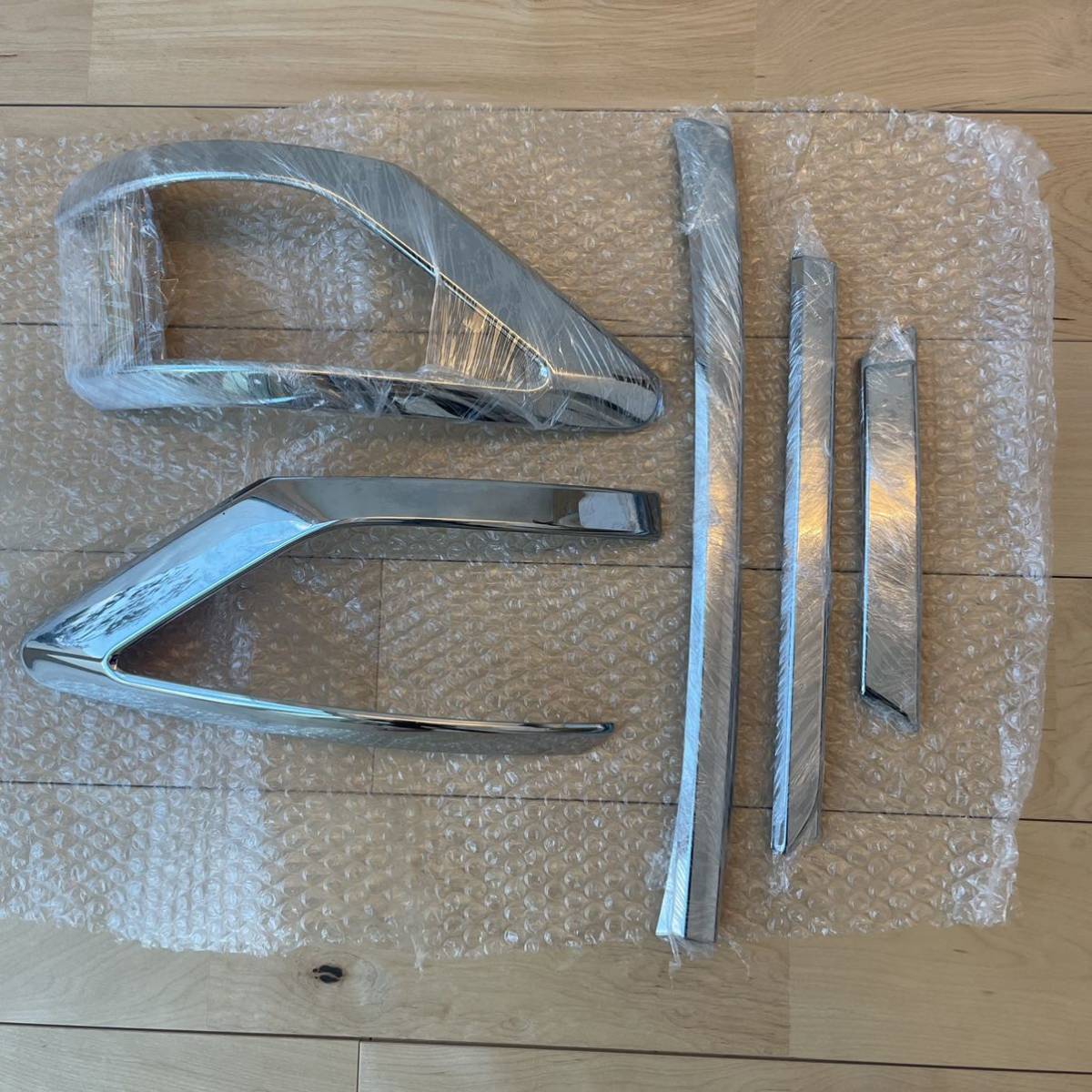 エルグランド バックドアガーニッシュ 日産純正部品 E52 希少 エルグランド バックドアガーニッシュ 日産純正部品 E52 希少