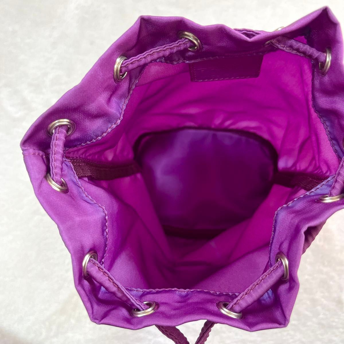 PRADA プラダ ナイロン 巾着 ポーチ 小物入れ　三角ロゴ　紫