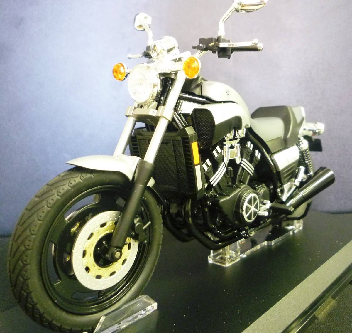 1/12 ヤマハ V-MAX YAMAHA Vmax  ニューシルバーダスト  アオシマ完成品ダイキャスト アオシマ文化教材社の画像8