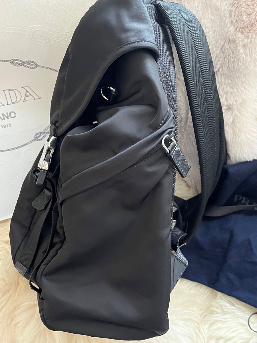 PRADA プラダ リュックサック Gカード付 美品 フロントにロゴ PRADA プラダ リュックサック Gカード付 美品 フロントにロゴ