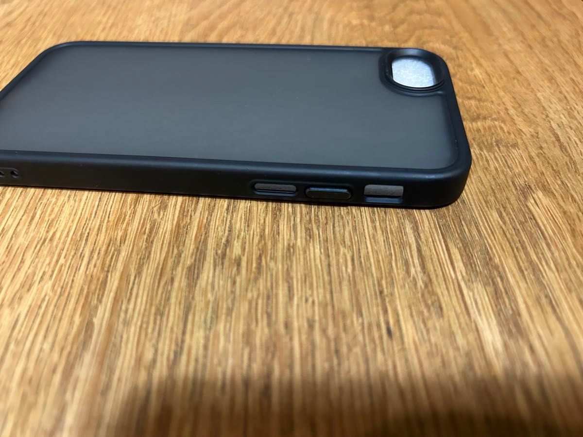 Anqrp社製iPhoneケース　半透明ブラック