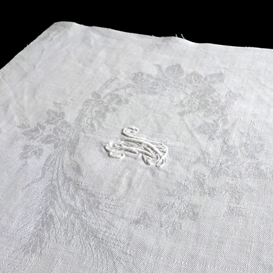 1900年初期 フランス 刺繍 立体 モノグラム イニシャル 古布 服飾 半物 生地 縫製 民藝 工藝 美術 テキスタイル アンティーク