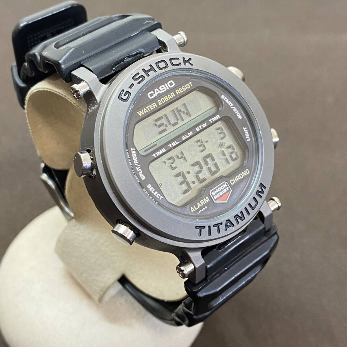 ●【MH-6812】中古品 CASIO G-SHOCK MRG-1 腕時計 クオーツ チタン 現状稼働品 カシオ ジーショック 【レタパ可】_画像2