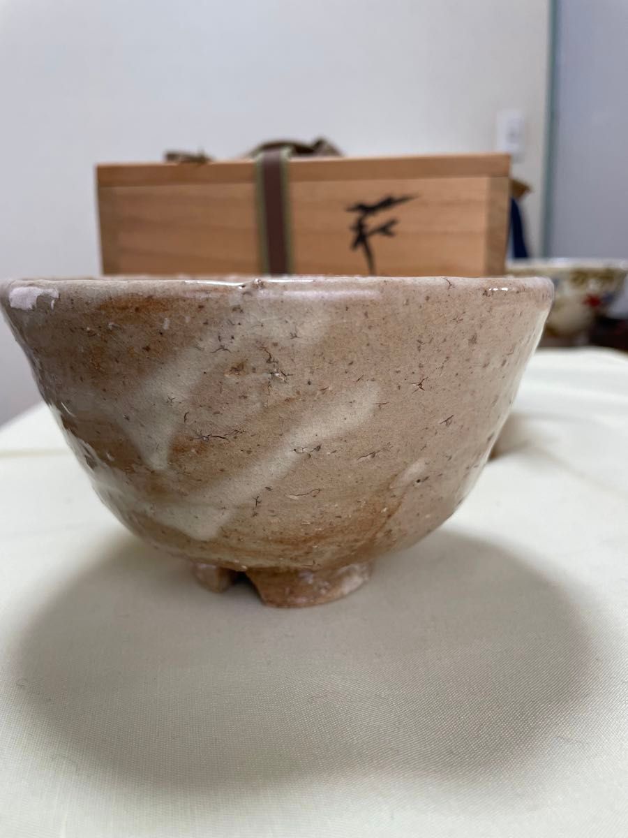 再値下げ　萩焼 松月庵 末次観節（1951~2013）作の茶碗。　Size : W12.8  H 8cm 茶道具