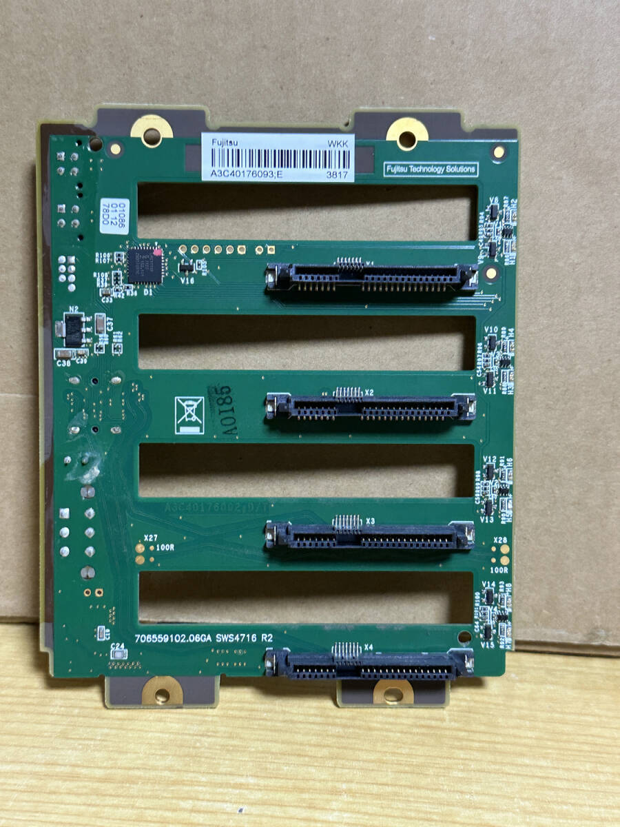 【bios起動　送料185円発送可能】富士通/Fujitsu　TX1330 M3取り外し部品　Backplane 型番 A3C40176093　ケーブル付き_画像2