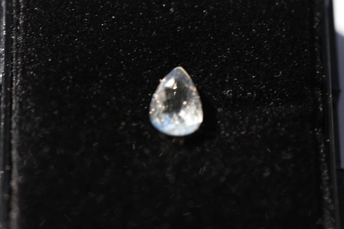 リビアングラス 0.73ct ルース ペアシェイプ 隕石