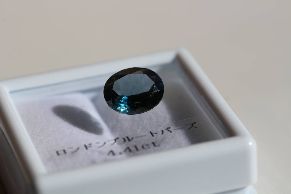 ロンドンブルートパーズ 4.41ct ルース