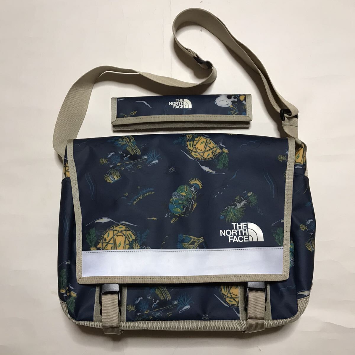 THE NORTH FACE ノースフェイス メッセンジャーバッグ NM81703 18L 廃盤 欠品あり ショルダーバッグ_画像2