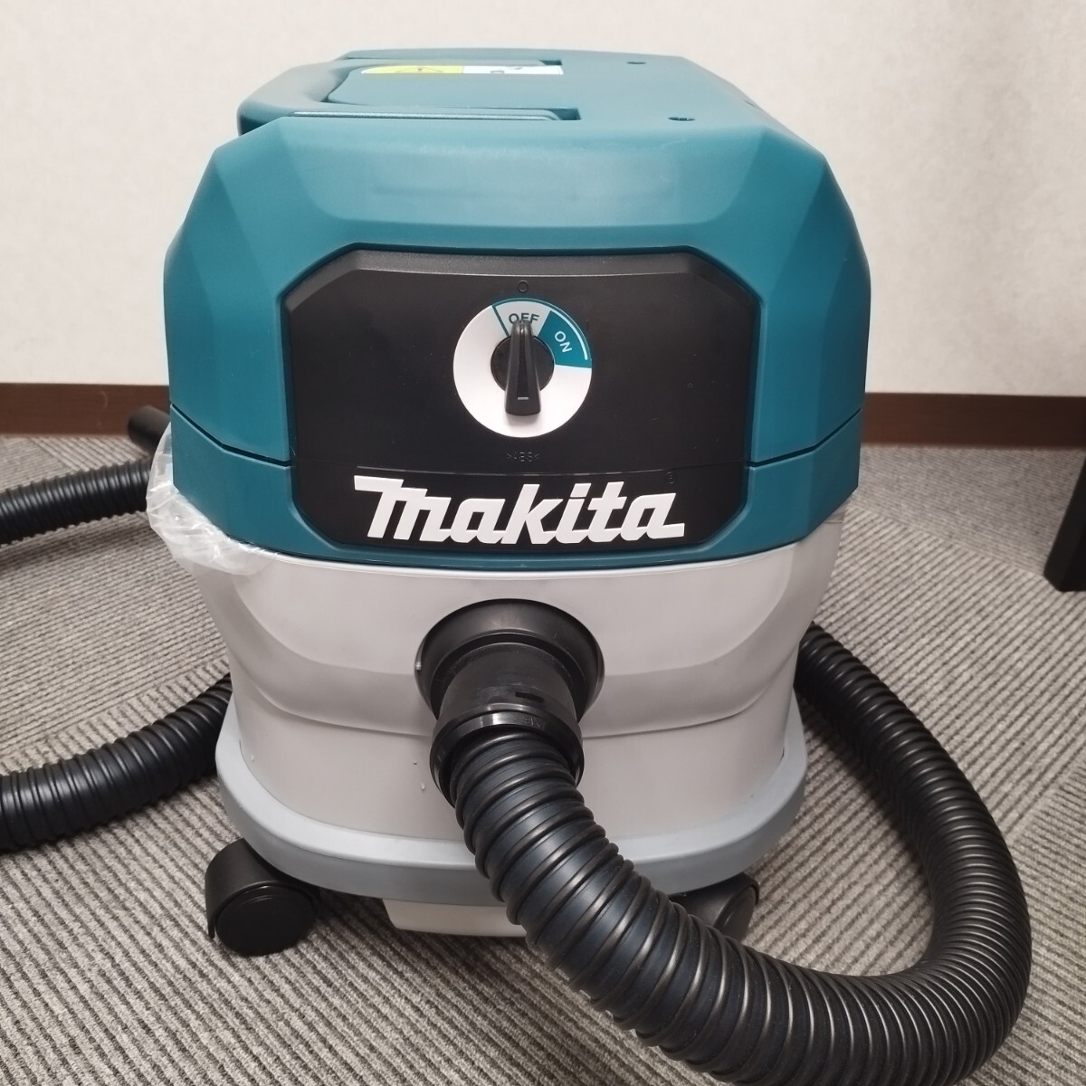 NA★1円〜中古品 マキタ 集塵機 しゅうじん機 VC1500 ノズルの長さ約2.5m 集塵量15L 吸水量12L キャスター付き 乾湿両用 業務用 _画像6