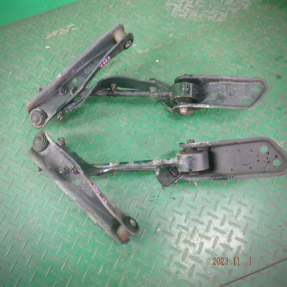 ^ Fairlady Z VERSION S E-GZ32 original front left right lower arm selling out :30134