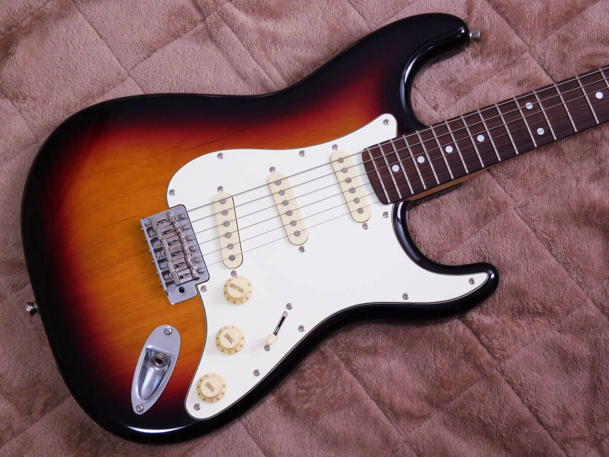 ♪希少！美品 Fender ヘッド 2015年製 Deviser(ディバイザー) Bacchus バッカス Global series【BST-650/R 3TS】ストラトキャスター_画像2