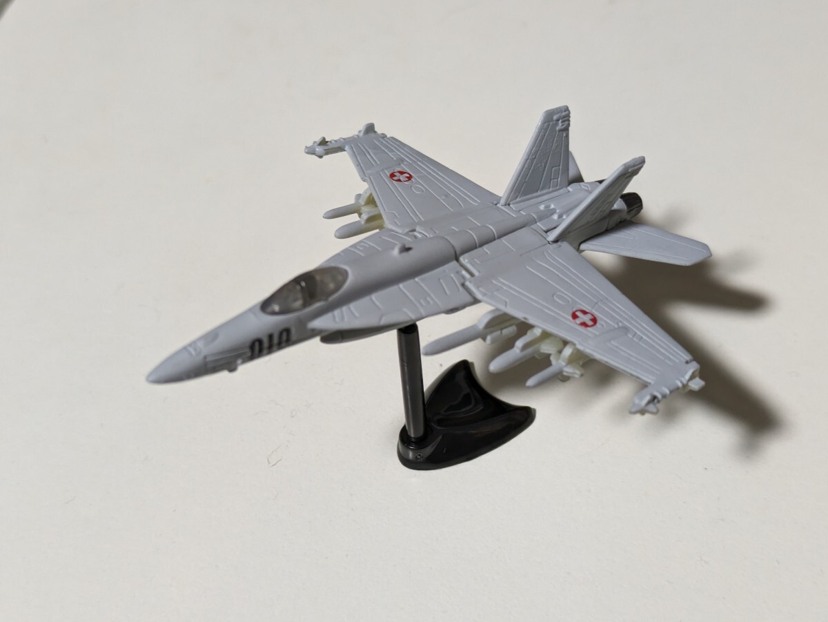 【美品】チョコエッグ　戦闘機シリーズ　第4弾　F/A-18E/Fスーパーホーネット (リメイク)　解説書付き　フィギュア_画像2