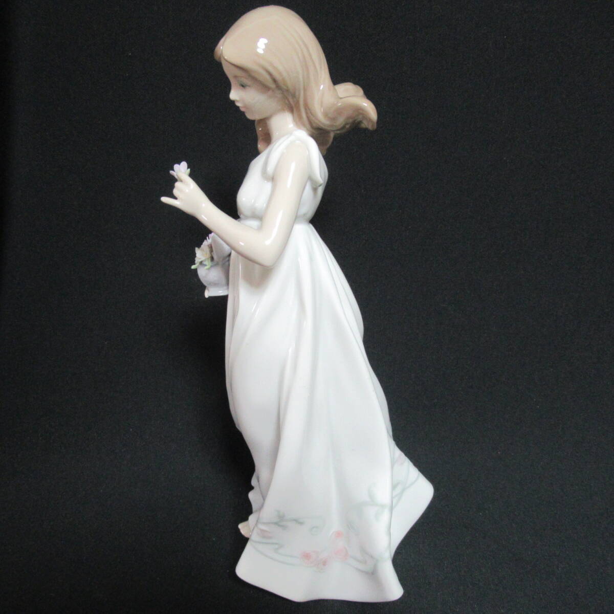 LLADRO リヤドロ 6921/私の宝物 フィギュリン 陶器人形 インテリア コレクション　箱付き 120サイズ発送同梱不可【ｗ/2564195/73/mrrz】_画像5