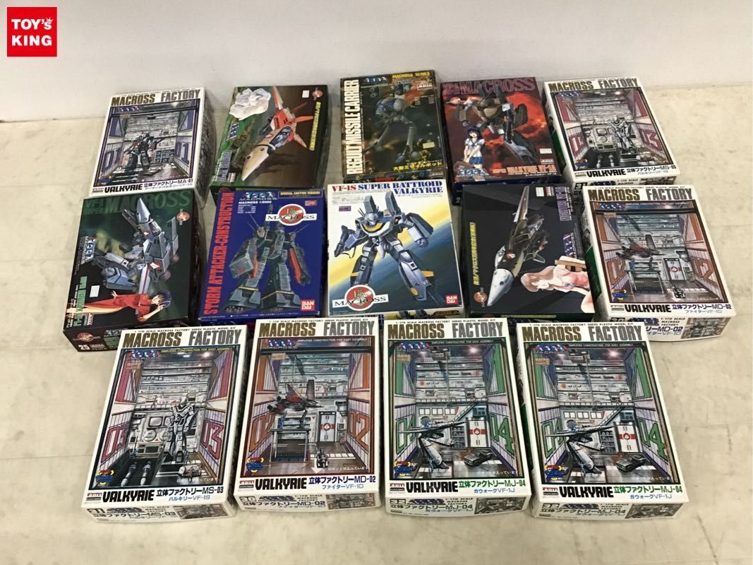 1円〜 同梱不可 ジャンク 1/100等 マクロス VF-1S スーパーバトロイドバルキリー、立体ファクトリーMD-02 ファイターVF-1D 他_画像1