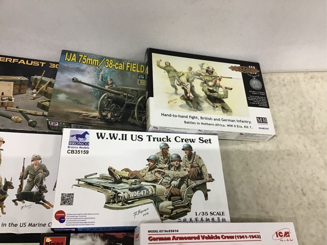 1円〜 同梱不可 ジャンク 1/72等 メッサーシュミット Bf109G-6 バルクホルン、W.W.II US Truck Crew Set 他_画像2