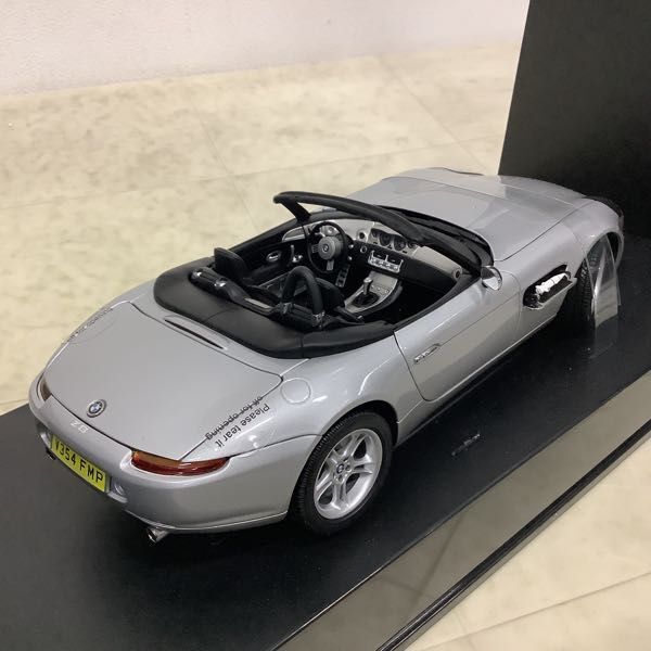 1円〜 破損 オートアート 1/18 007 ワールド・イズ・ノット・イナフ ジェームズ・ボンド BMW Z8（シルバー）の画像4