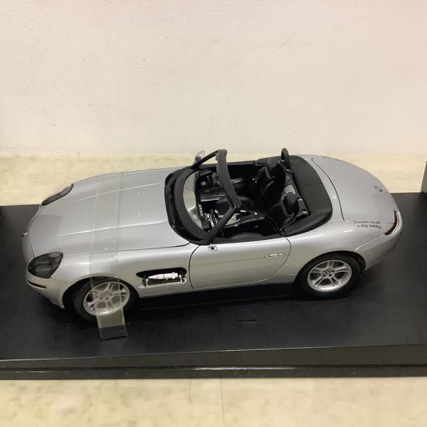 1円〜 破損 オートアート 1/18 007 ワールド・イズ・ノット・イナフ ジェームズ・ボンド BMW Z8（シルバー）の画像2