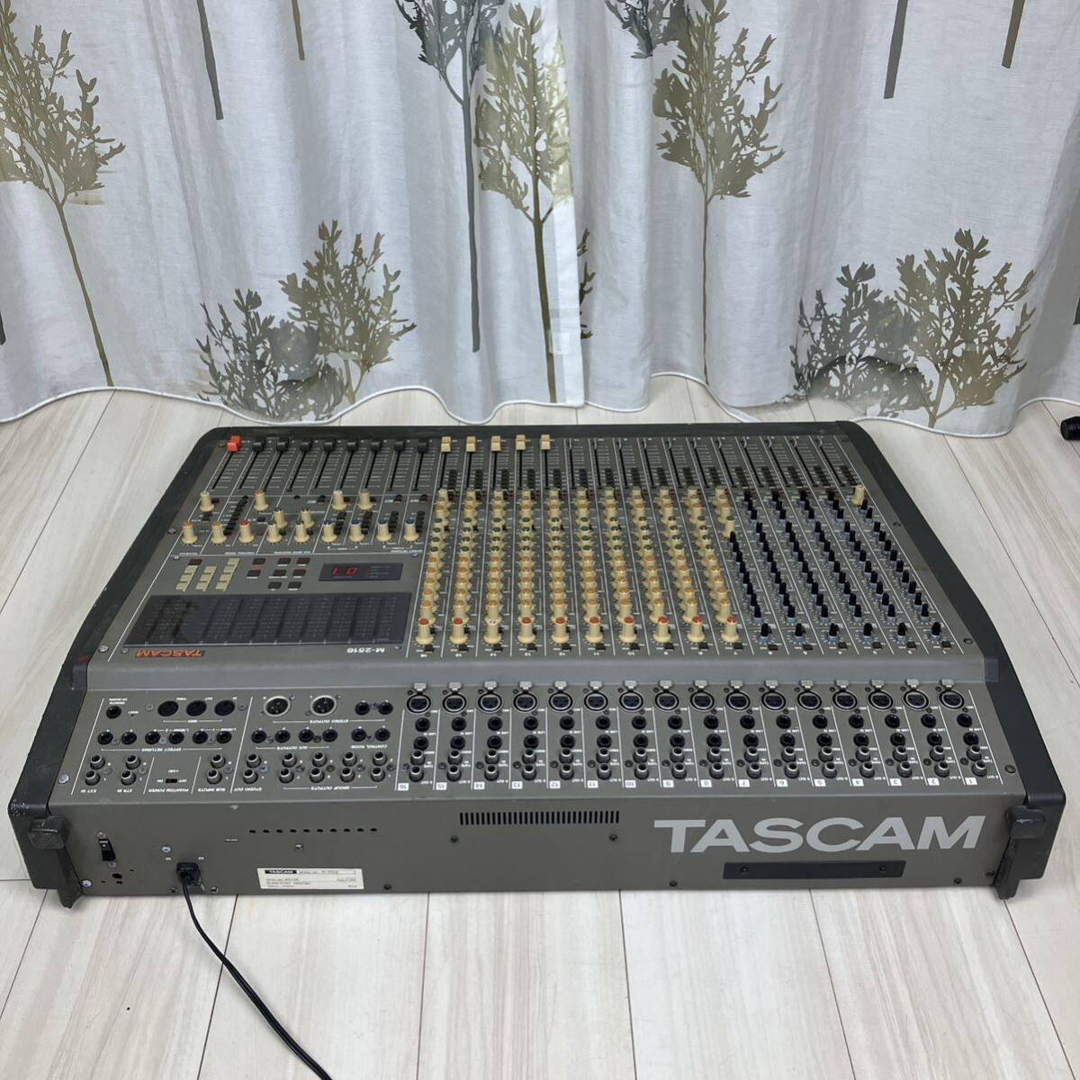 TASCAM M-2516 コンソールミキサー/専用アルミハードケース Yahoo!オークション - 1円スタート TASCAM M-2516 アナログ