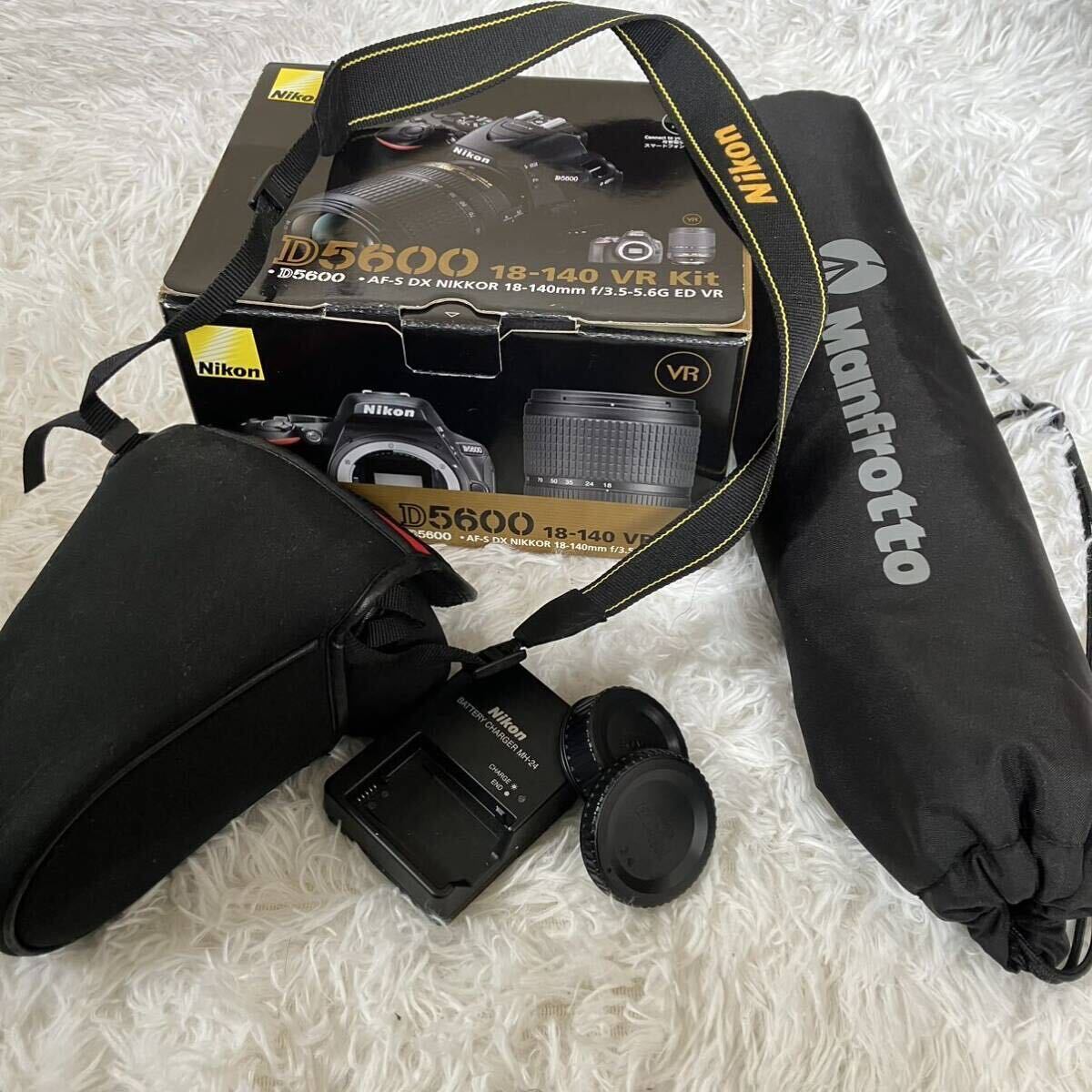 【極美品】Nikonニコン 一眼レフ 大人気D5600 デジタル一眼レフカメラ 脚立付き_画像2