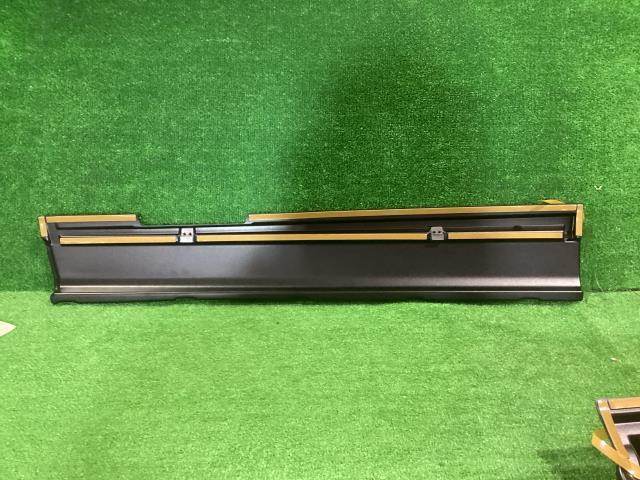 エスクァイア DBA-ZRR80G 右サイドステップ モデリスタ 29/7~ 黒無塗装 D2614-45610-00 D2611-45610-00_画像5