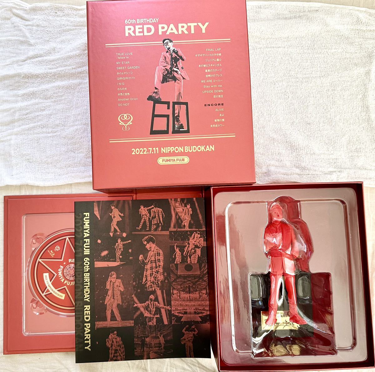 藤井フミヤ Blu-ray「60th BIRTHDAY RED PARTY」FF会員限定販売・フィギュア付 開封未使用品　日本武道館　ブルーレイ　直筆サイン_画像2