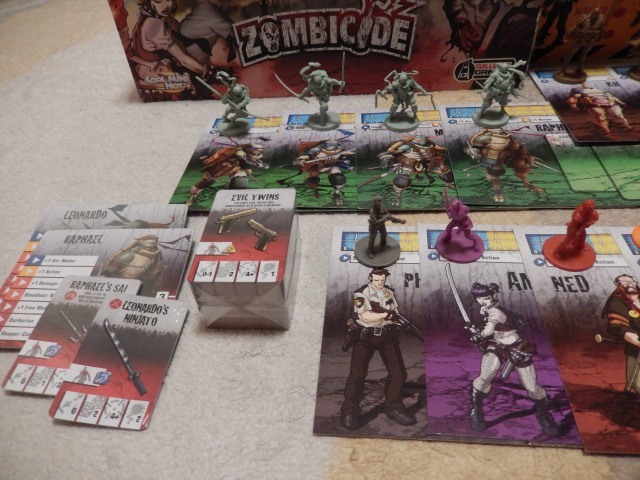 ★貴重品！ 初代ゾンビサイド＋追加サバイバーセット　Zombicide　（ミニチュア　ボードゲーム　CMON　マッシブダークネス）_サバイバー達①＆カード類