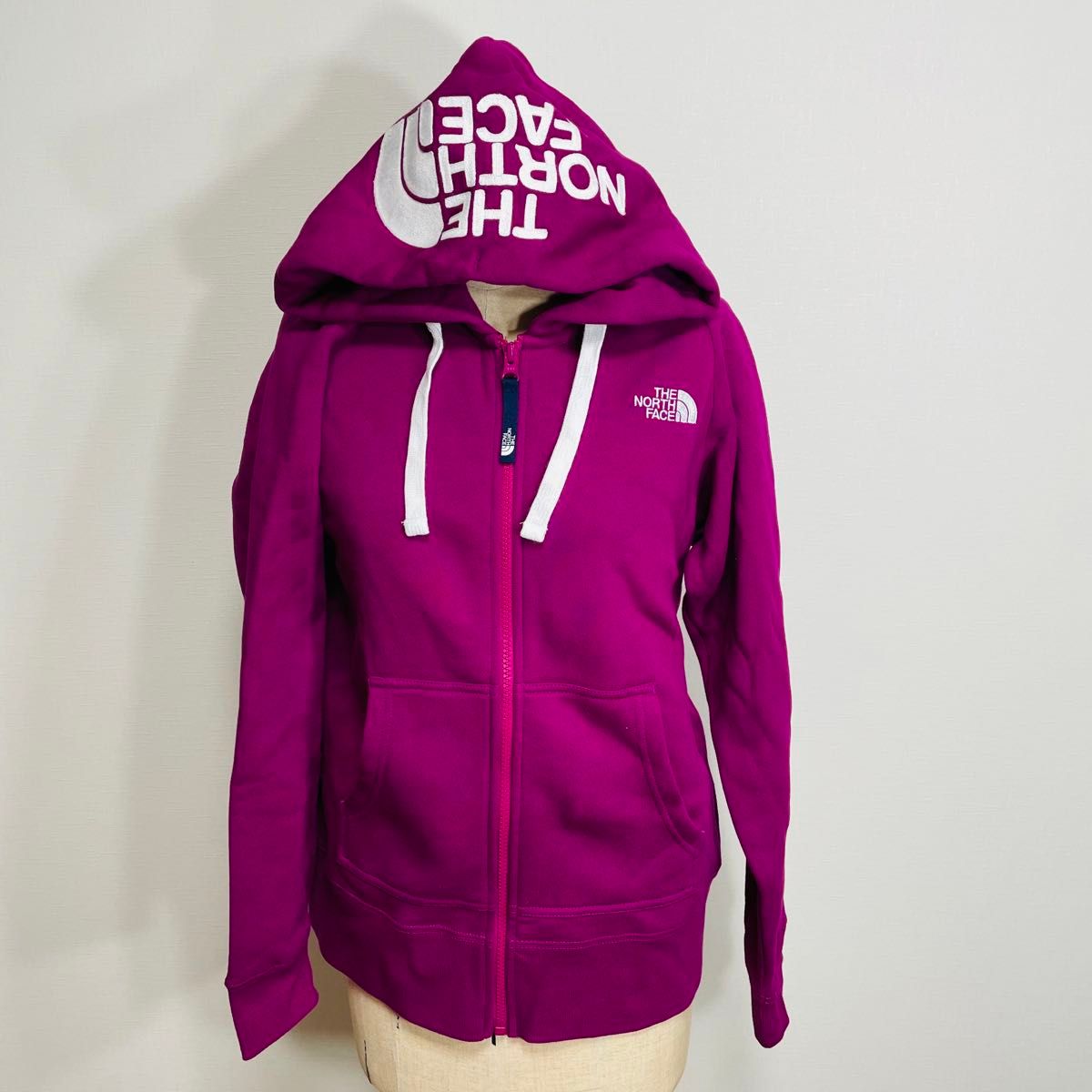 THE NORTH FACE ジップパーカー 希少カラーデカロゴ パープル THE NORTH FACE ジップパーカー 希少カラーデカロゴ パープル