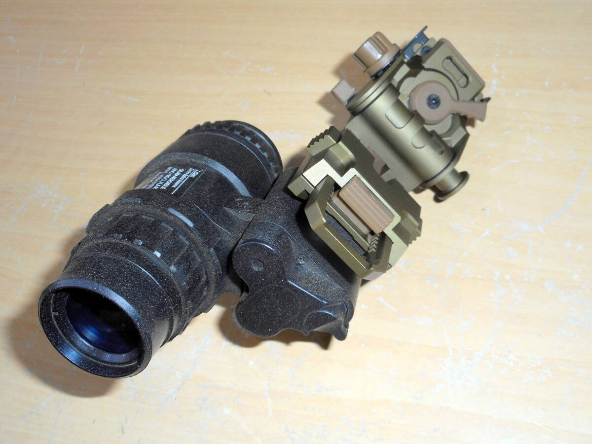 AN/PVS-18タイプ 樹脂製ダミーNVG(ナイトビジョンゴーグル) & Wilcox L4G24タイプ 金属製NVGマウントアーム_画像8