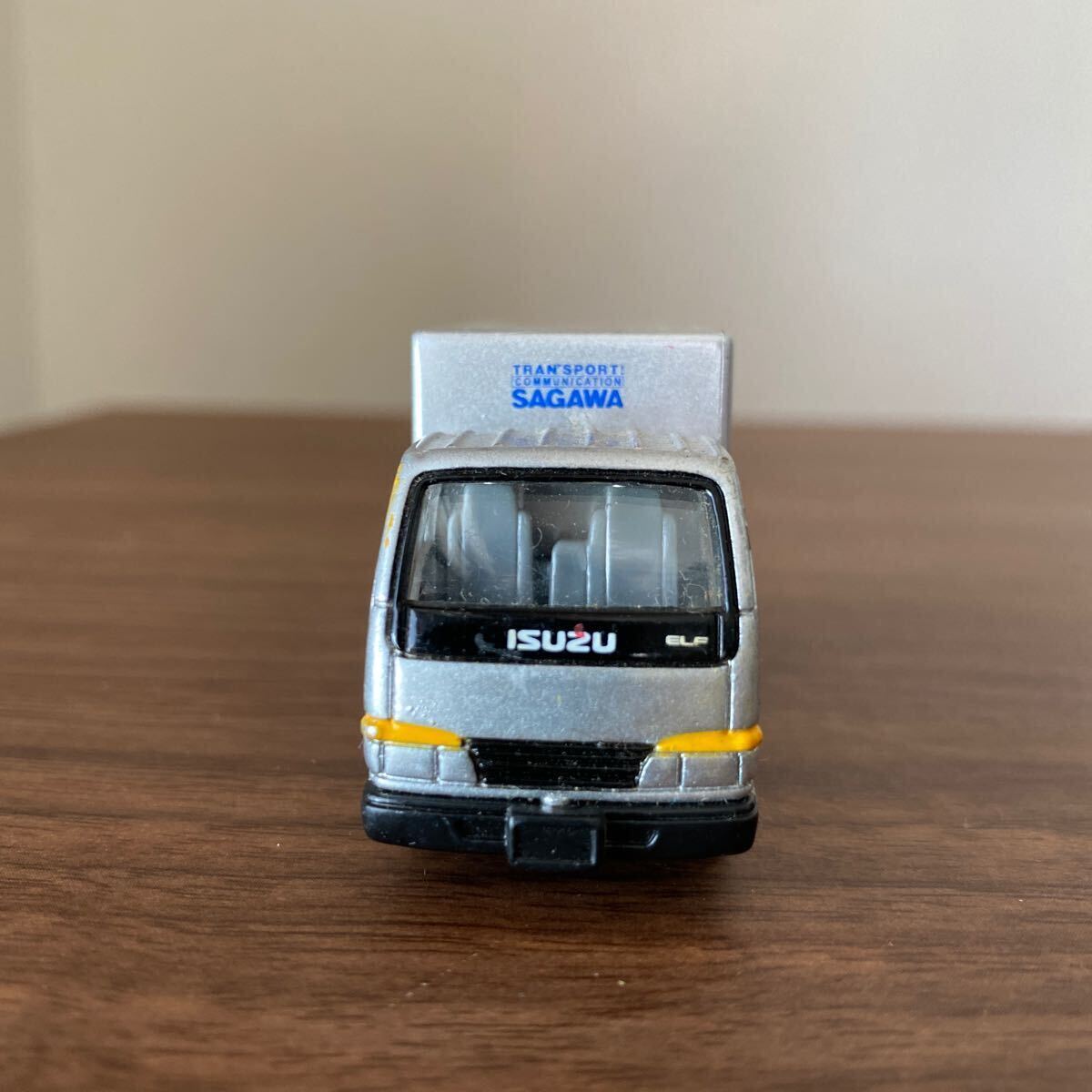 TOMICA トミカ No.83 いすゞ エルフ 佐川急便 2001 廃番 TOMY ISUZU ELF SAGAWA-EXP トミー_画像5