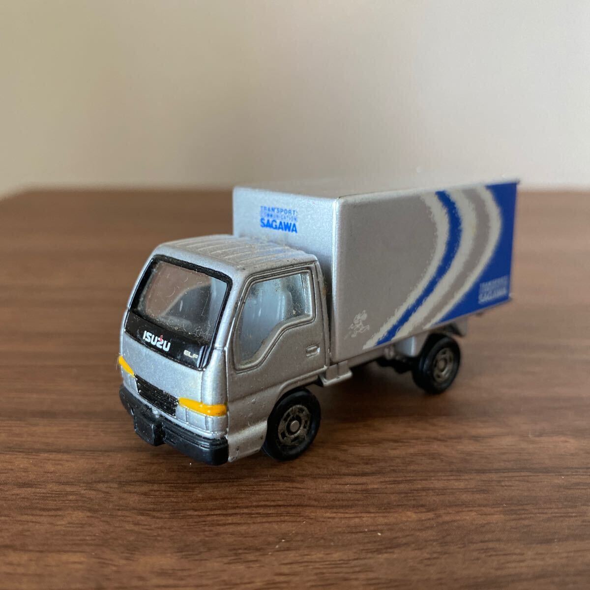 TOMICA トミカ No.83 いすゞ エルフ 佐川急便 2001 廃番 TOMY ISUZU ELF SAGAWA-EXP トミー_画像1