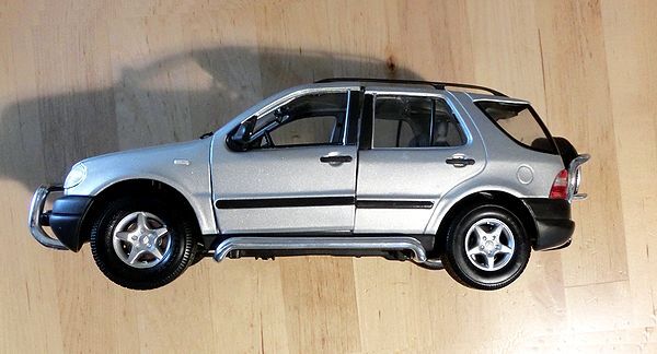  Maisto 1/18 Mercedes Benz ML320 メルセデスベンツ ML320の画像3