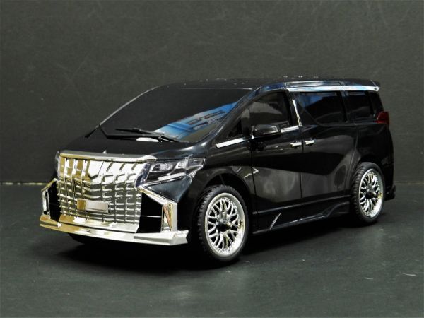 人気 ブランド チェック 1/16スケール 大幅値下げ! 2.4GHz ヘッドライト・テールランプ・LED付 ジャイロスコープ・サーボ付 ドリフトラジコン黒 高級1BOX車タイプ 乗用車