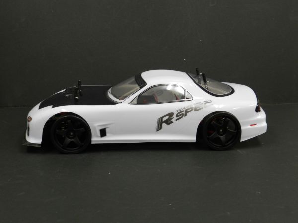 【激安・塗装済み】1/10 ドリフトラジコンカー用 スペアボディー　マツダ ＲＸ-7 FD3S タイプ 白黒_取り付け例