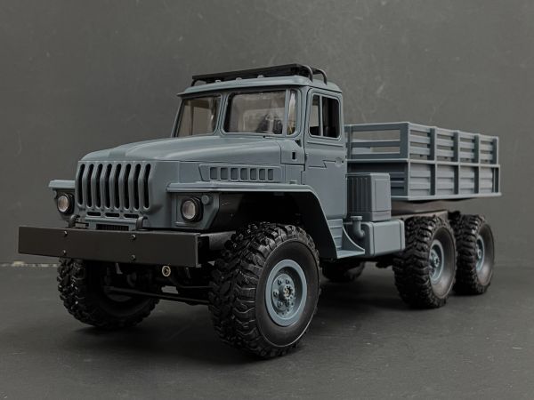 【SALE/37%OFF】 2.4GHz 1/16 6輪駆動 ☆クローラーラジコン ☆速度無段階調整・ステアリングサーボ付 灰 ミリタリートラックラジコン 戦車、軍用車両