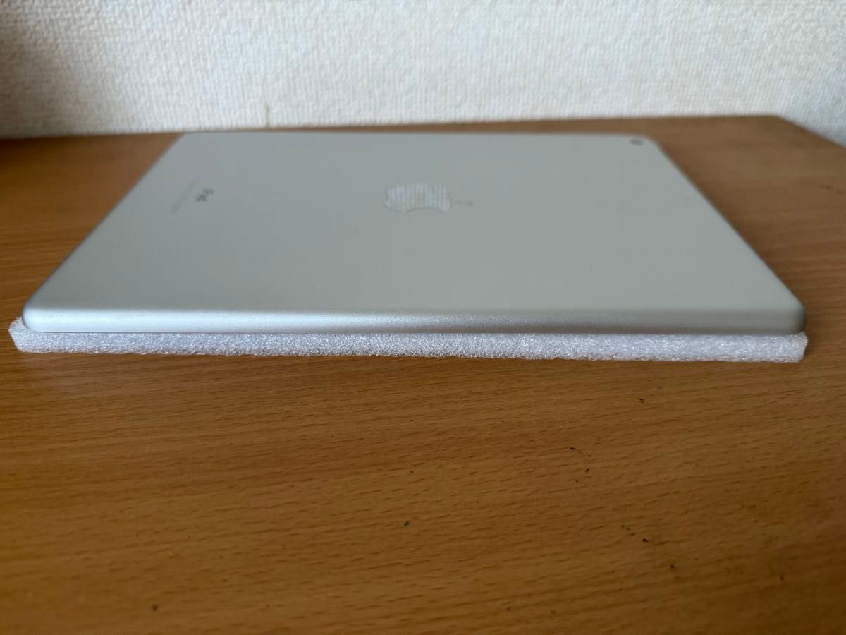 iPad 第5世代 Wi-Fi 32GB シルバー MP2G2J/A A1822 動作確認済