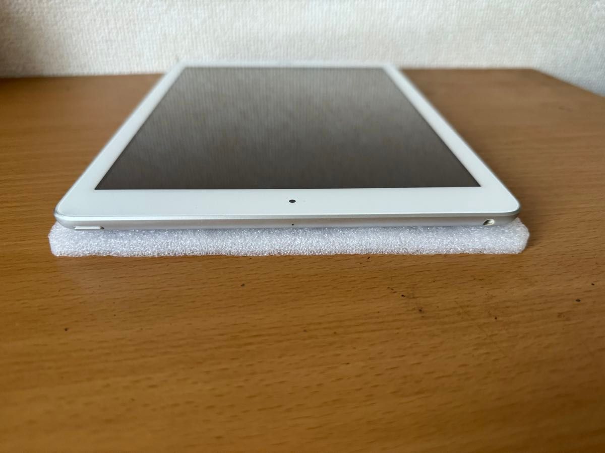 iPad 第5世代 Wi-Fi 32GB シルバー MP2G2J/A A1822 動作確認済