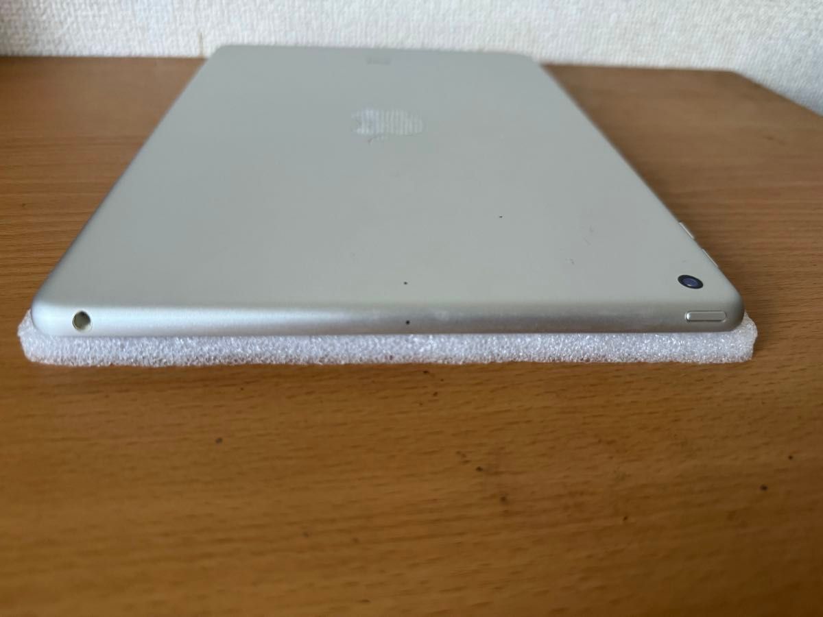 iPad 第5世代 Wi-Fi 32GB シルバー MP2G2J/A A1822 動作確認済