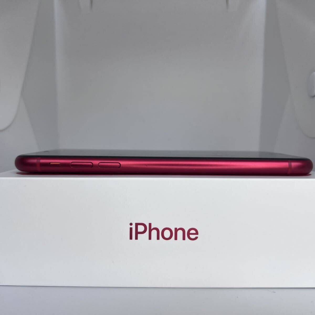 iPhone11 赤 RED 256GB au SIMロック解除済 元箱・未使用アクセサリ(充電器/ケーブル/イヤフォン)・説明書・ステッカー 美品_画像5