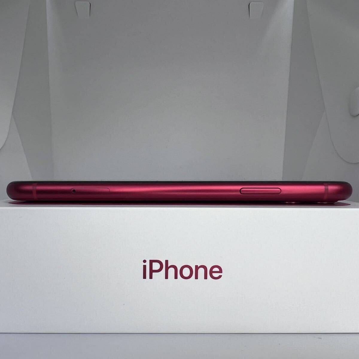 iPhone11 赤 RED 256GB au SIMロック解除済 元箱・未使用アクセサリ(充電器/ケーブル/イヤフォン)・説明書・ステッカー 美品_画像6