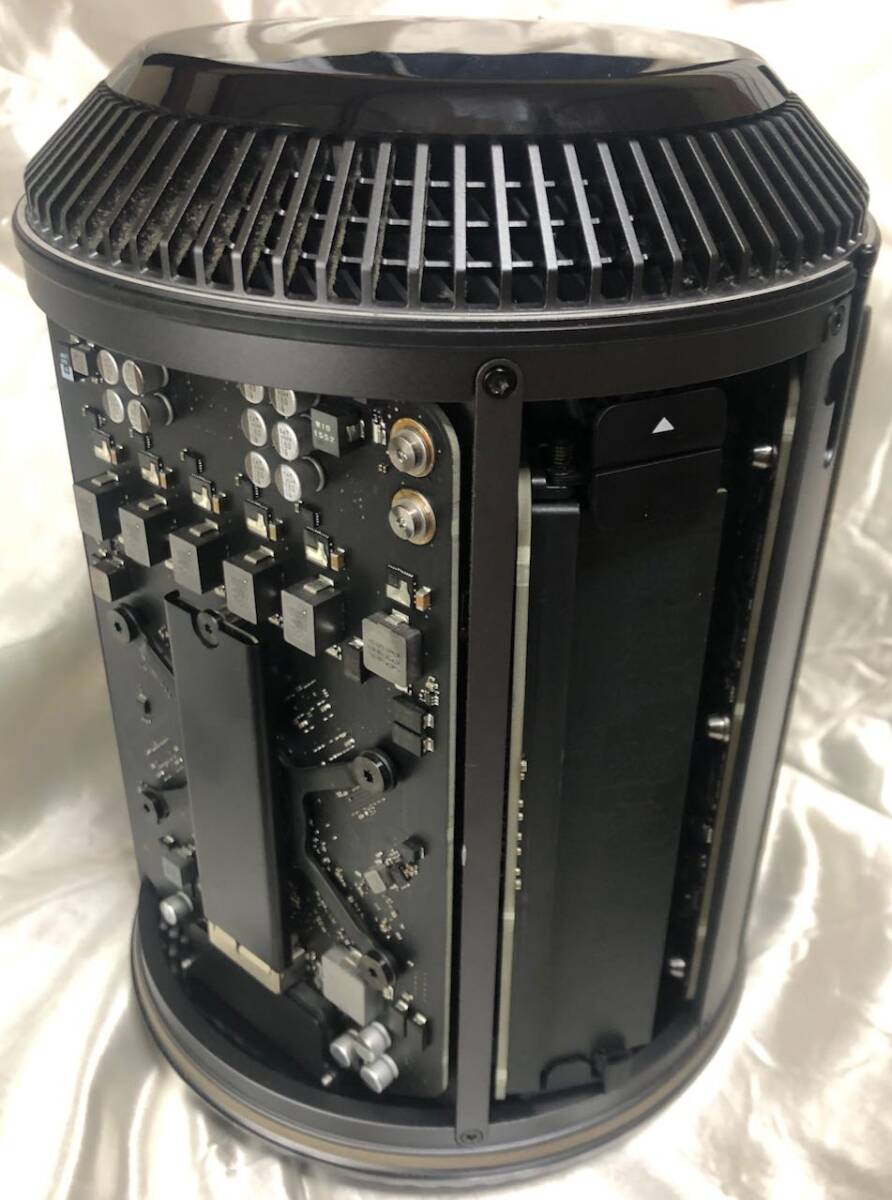 ☆ 即決あり！ Mac Pro Late 2013 / Xeon E5-1620 V2 / 3.7GHz 16GB 256MB（251MB） / FirePro D300 × 2枚 ☆の画像3