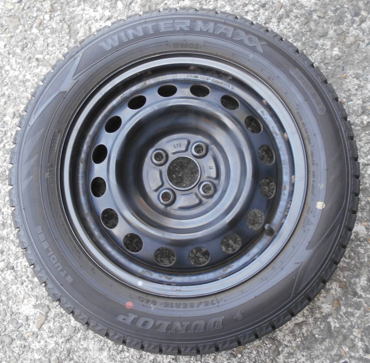 アクア　ヴィッツ　カローラ　ヤリス等　トヨタ純正スチール＆175/65R15　４本セット_画像2