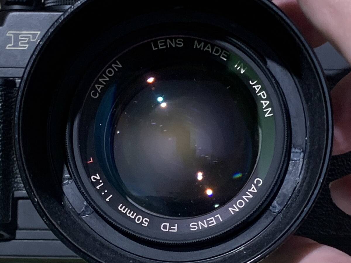【12175】注目 シャッター◎Canon New F-1/レンズ FD 50mm 1：1.2 L/フィルムカメラ 一眼レフカメラ ボディ 高級 現状 付属 セット まとめ_画像10