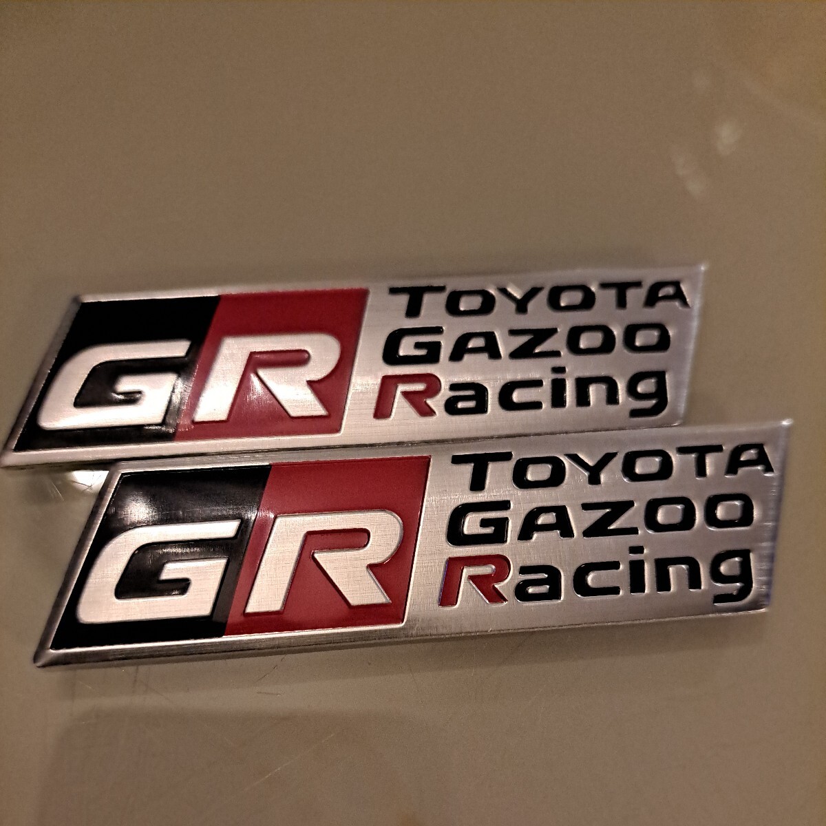 GR GAZOO RACING アルミ製ステッカー　2枚セット　シルバー　未使用_画像1