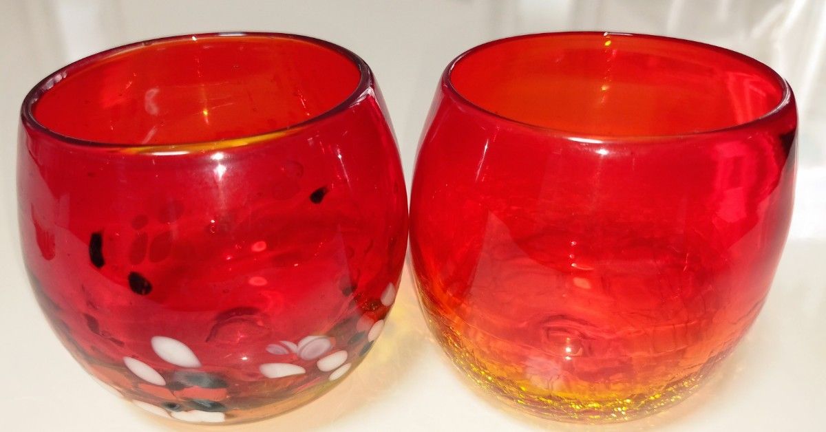 沖縄　琉球ガラス　吹きガラス　ヒビ模様　工芸品　２個セット　赤色