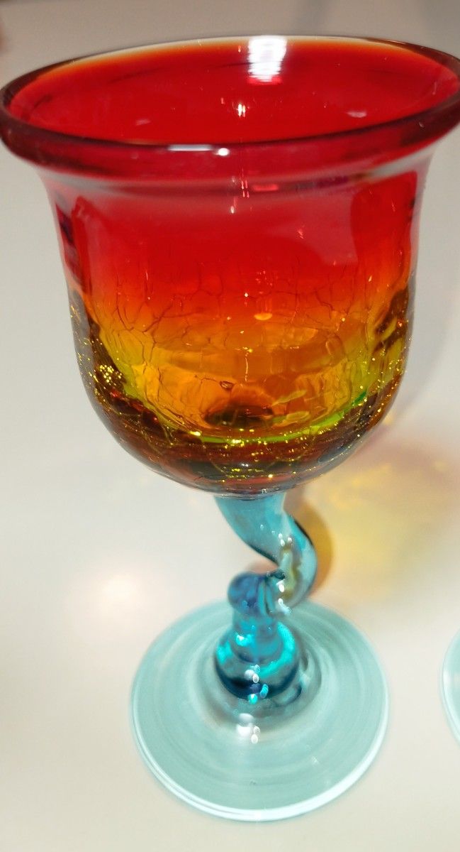 沖縄　琉球ガラス　手作り吹ガラス　琉球工芸品　赤系　ワイングラス　小さ目