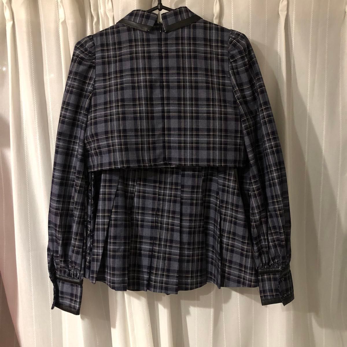 BUBBLES ポイントレザークロップドブラウス ベーシックプリーツ BUBBLES ポイントレザークロップドブラウス ベーシックプリーツ