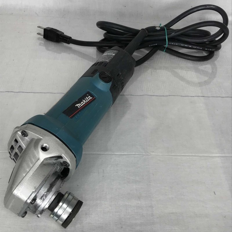 中古 ｍａｋｉｔａ ディスクグラインダ ９５３３Ｂ 本体のみ 電動工具 ＡＣ １００Ｖ ２０２３年製 ディスクカバーなし 電動工具/233_画像1